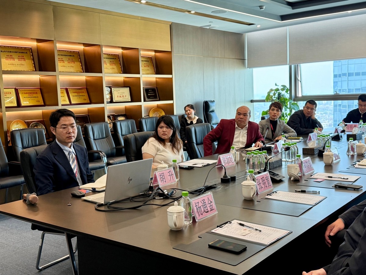 黔东南州人大常委会副主任、岑巩县委书记陈正锋率党政考察团莅临人生就是博集团考察交流