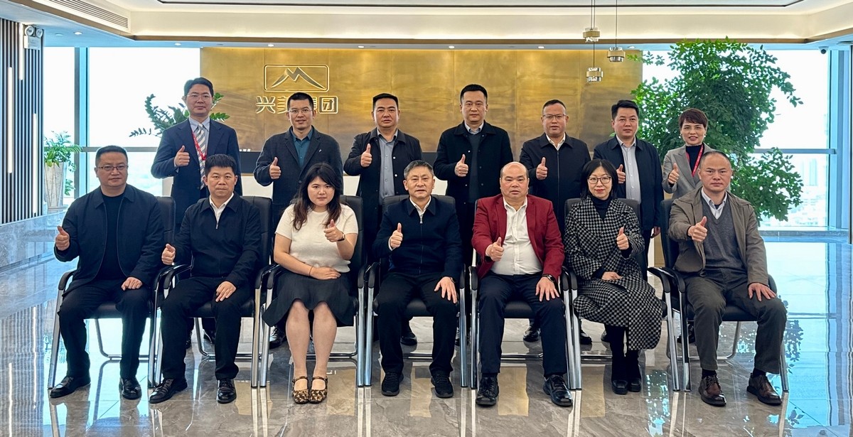 黔东南州人大常委会副主任、岑巩县委书记陈正锋率党政考察团莅临人生就是博集团考察交流