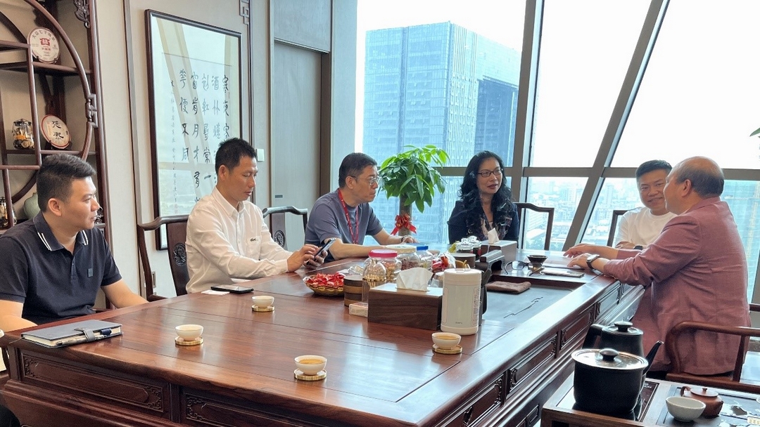 湛江市奋勇高新区副主任李虹飞一行领导莅临人生就是博集团指导